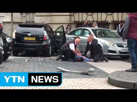 영국 런던에서 차량 인도로 돌진...여러 명 다쳐 / YTN