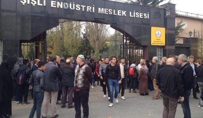 Lise önünde velilerden eylem