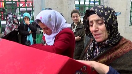 Beyoğlu'nda Lisede İntihar Eden Kız Son Yolculuğuna Uğurlandı