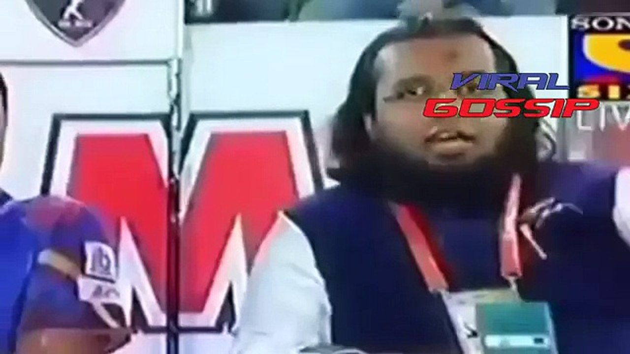 Shahid Afridi Making Happy Of Bangladesh Girls In BPL - Must Watch