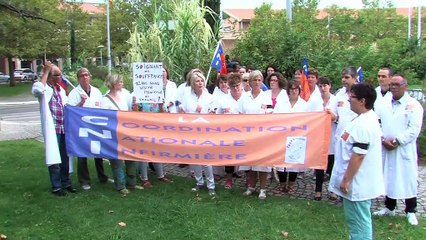 L'émouvante minute de silence en hommage aux infirmières décédées
