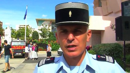 Le colonel Allione parle de la médaille d'honneur reçue par les pompiers