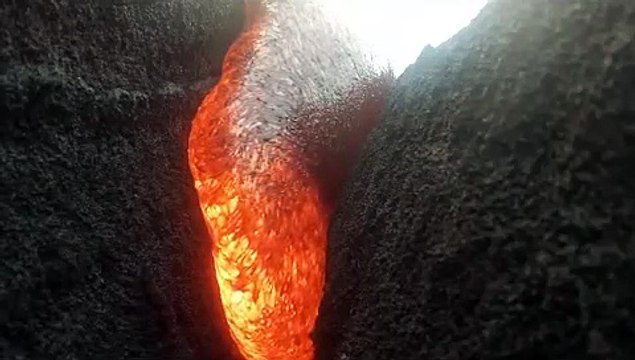 Quand de la lave en fusion avale une caméra GoPro... Volcan filmé de trop pret