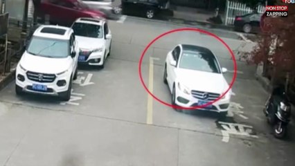 Chine : Un écolier échappe de peu à la mort grâce à son sac à dos (vidéo)