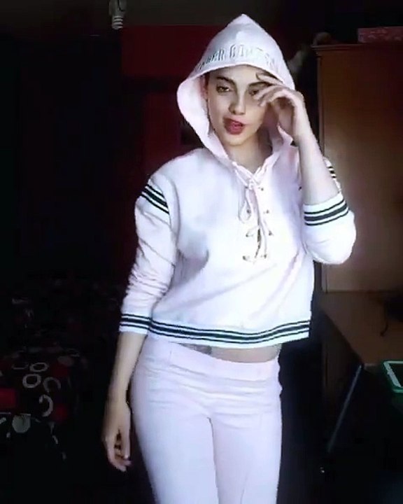 Super Cute Girl Dance
