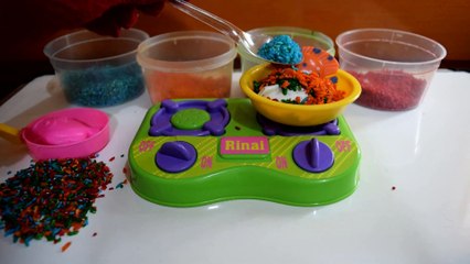 Serunya bermain beras pelangi (Fun playing rainbow rice)