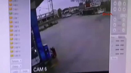 Kocaeli Otobüse Çarpan Otomobil Takla Attı: 4 Yaralı