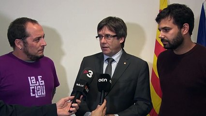 El president Carles Puigdemont demana a 'En peu de pau' que continuï fomentant la resistència no-violenta