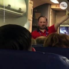 Erkek kabin memurundan seksi dans!