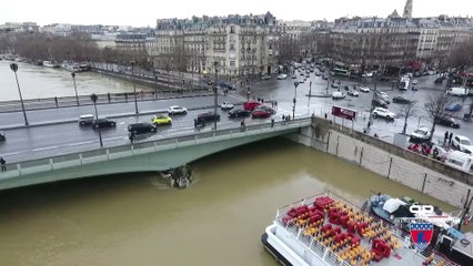 Crue de la Seine : les images spectaculaires prises d'un drone