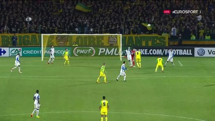 Du gauche, sous la transversale, le capitaine Dubois a electrifié la Beaujoire : le but du 3-2