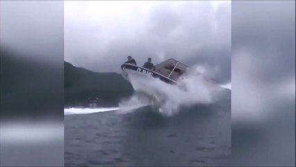 Quand tu n'as pas vu venir cette grosse vague... FAIL