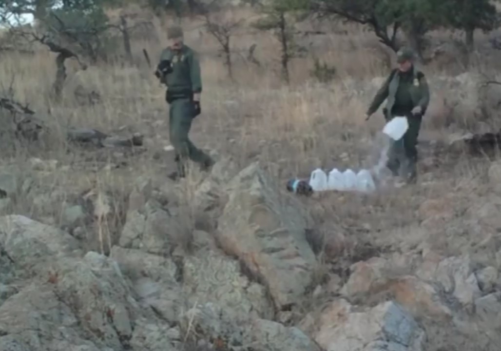 US Border Patrol Agents Destroy, Confiscate Supplies Left for Migrants