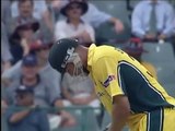 Waqar Younis vs Andrew Symonds, BEAMERS, exciting cricket fight