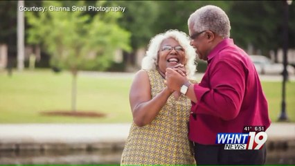 Smittens Allow 'Friends and Lovers' to Hold Hands in Cold Weather