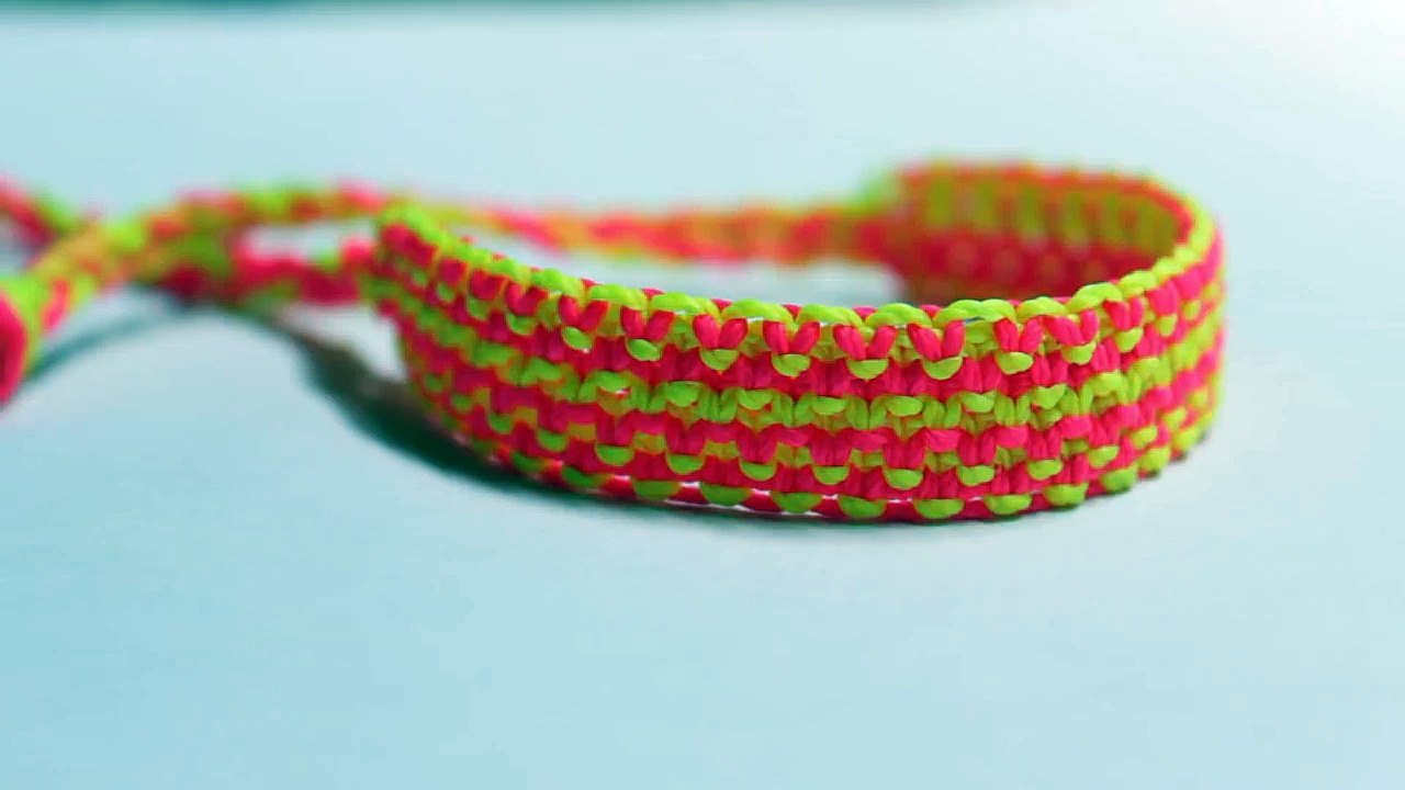 pulsera macrame neon nudo cuadrado