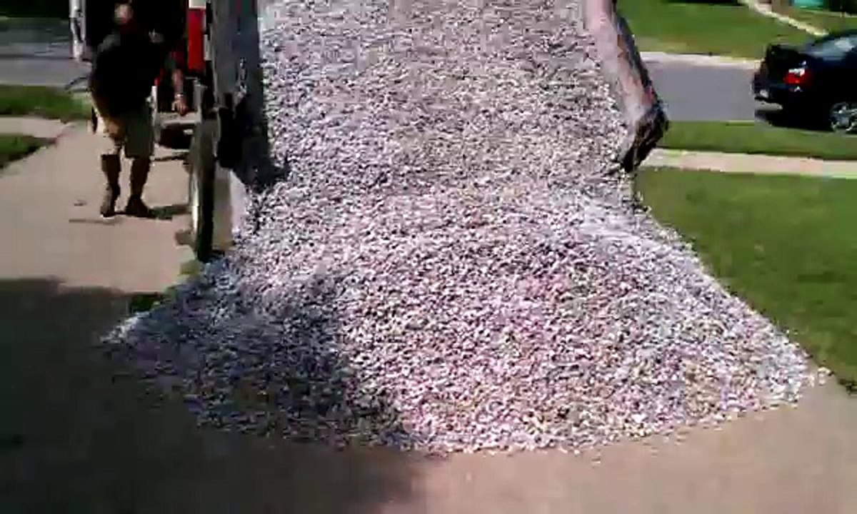 4 tons of gravel in my driveway