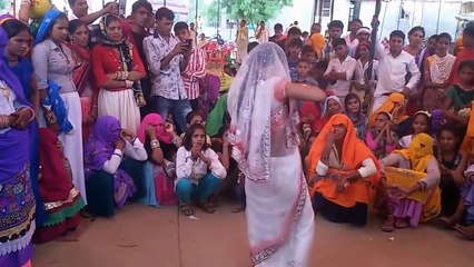 भाभी जी के इस डांस ने सबको कर दिया हैरान