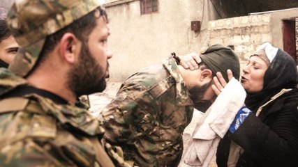 YPG'lilerden Temizlenen Şenkal'e Dönüş Yapan Siviller, Mehmetçiği Alnından Öpüp Teşekkür Etti