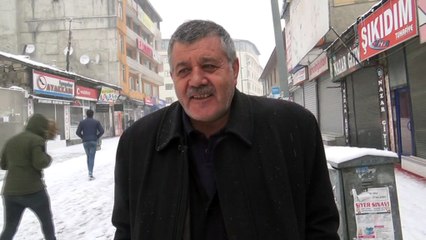 Ağrı’da dondurucu soğuklar yerini kar yağışına bıraktı