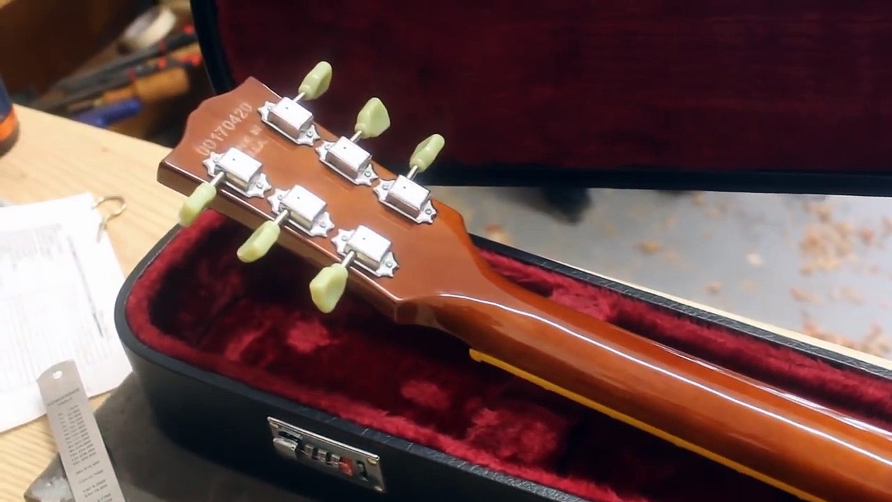 a very fake Gibson Les Paul standard (Chibson)