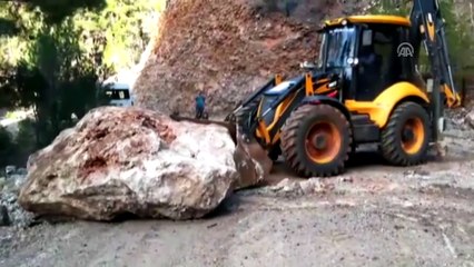 (TEKRAR) - Akseki'de mahalle yolunda heyelan - ANTALYA