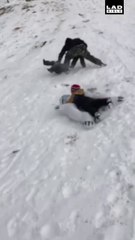 Ce papa est un veritable héro... Sauvetage de ses 3 fils en un seul coup