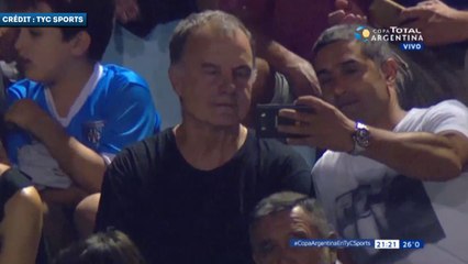 Bielsa au milieu des supporters d'Estudiantes