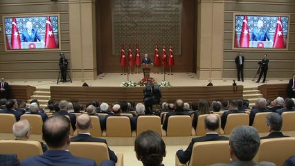 Cumhurbaşkanı Erdoğan: 'Bizim sınır güvenliğimizi sağlama gayretimizi çarpıtmaya çalışanlar dört bir koldan saldırıyor. Afrin'i Kürt kardeşlerimize karşı gibi göstermeye, kimi bizi Suriye'yi işgalle suçlamaya çalışıyor'