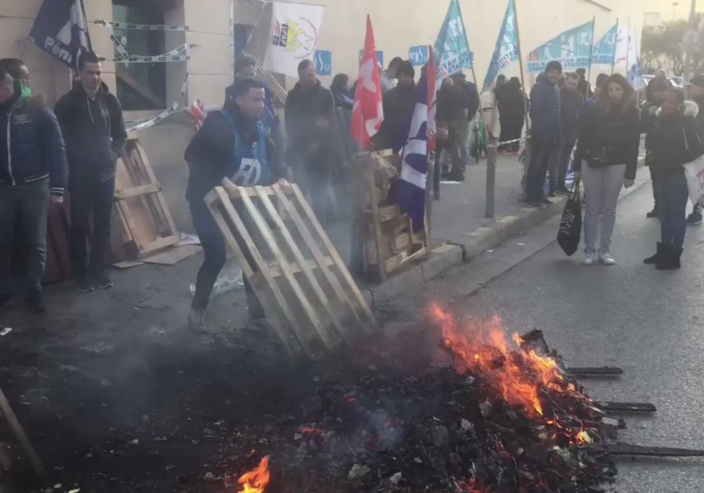 Prison Staff Set Fires During Protest in Nice