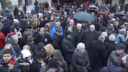 Uğur Mumcu, Ölümünün 25. Yıldönümünde Evinin Önünde Düzenlenen Törenle Anıldı -1