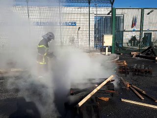 Descargar video: Isère/Maison d’arrêt : le mouvement se durcit à Varces (2)