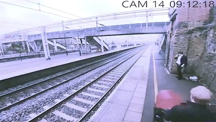 Cette femme héroïque réussit à sauver d'une façon incroyable un homme qui veut se suicider sous un train !