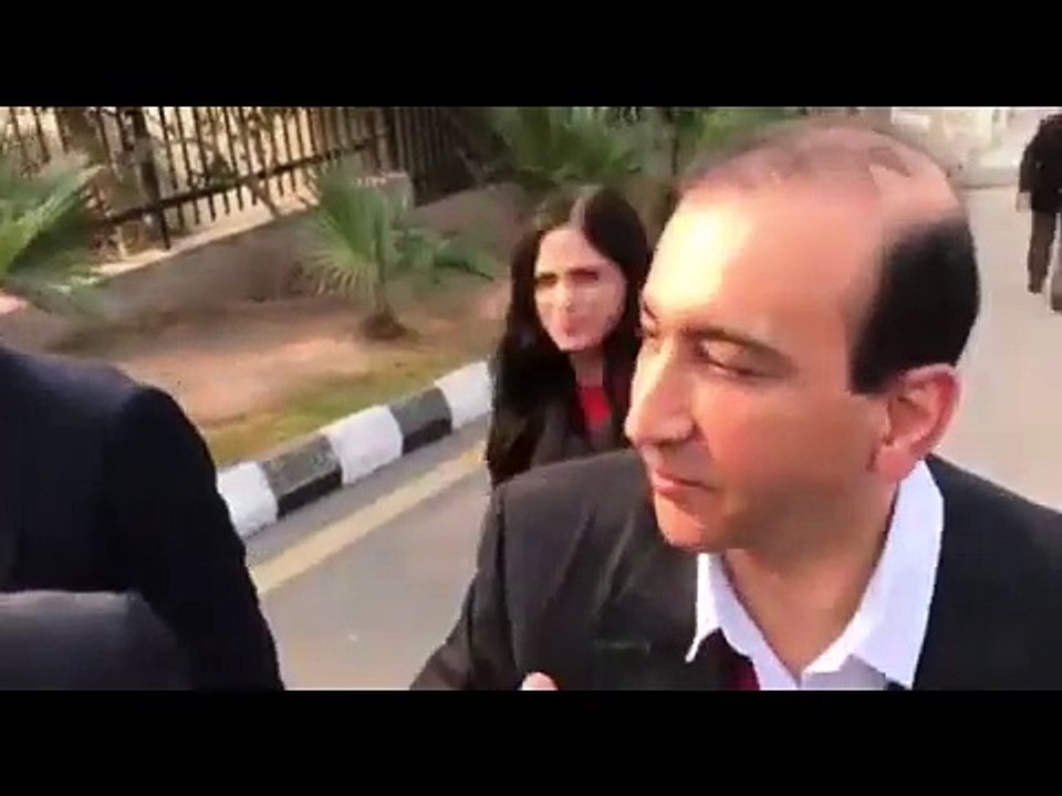 Jung Geo Owner - Mir Shakeel Insulted By Journalists Out Side Supreme Court
