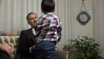 İnegöllü kadınlar askerler için 'anne kokusu ve duası' taşıyan boyunluklar örüyor