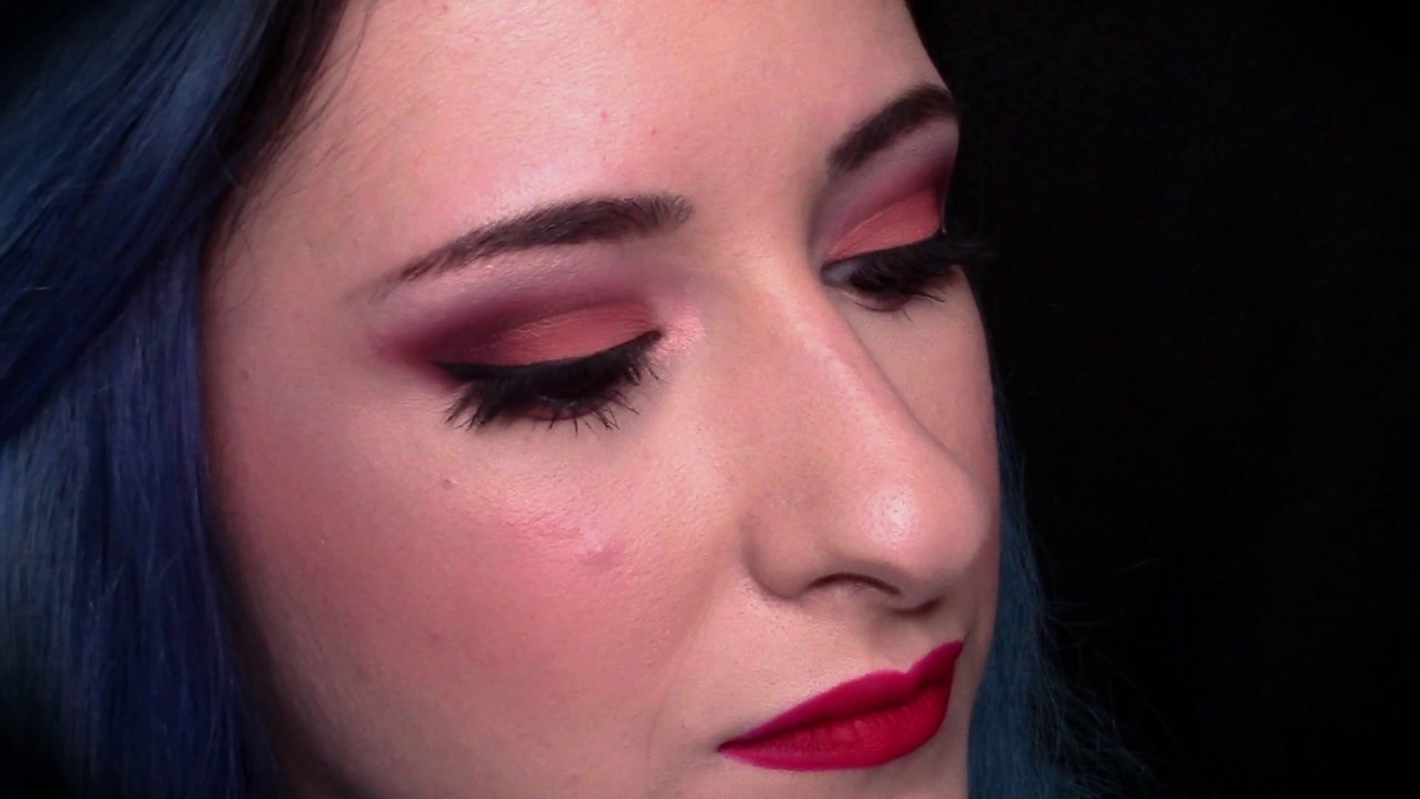 Red and peaches Cut Crease
