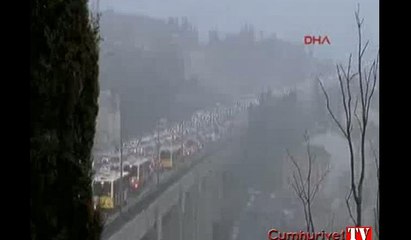 İstanbul'da kar: Trafik yoğunluğu yüzde 71'e ulaştı