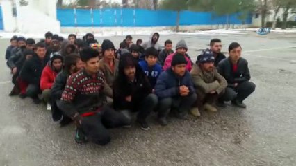 Kaza yapan minibüsten kaçak göçmen çıktı