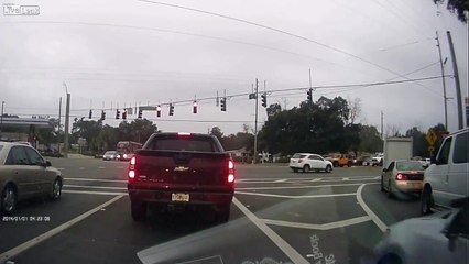 Une dashcam filme une fusillade en Floride
