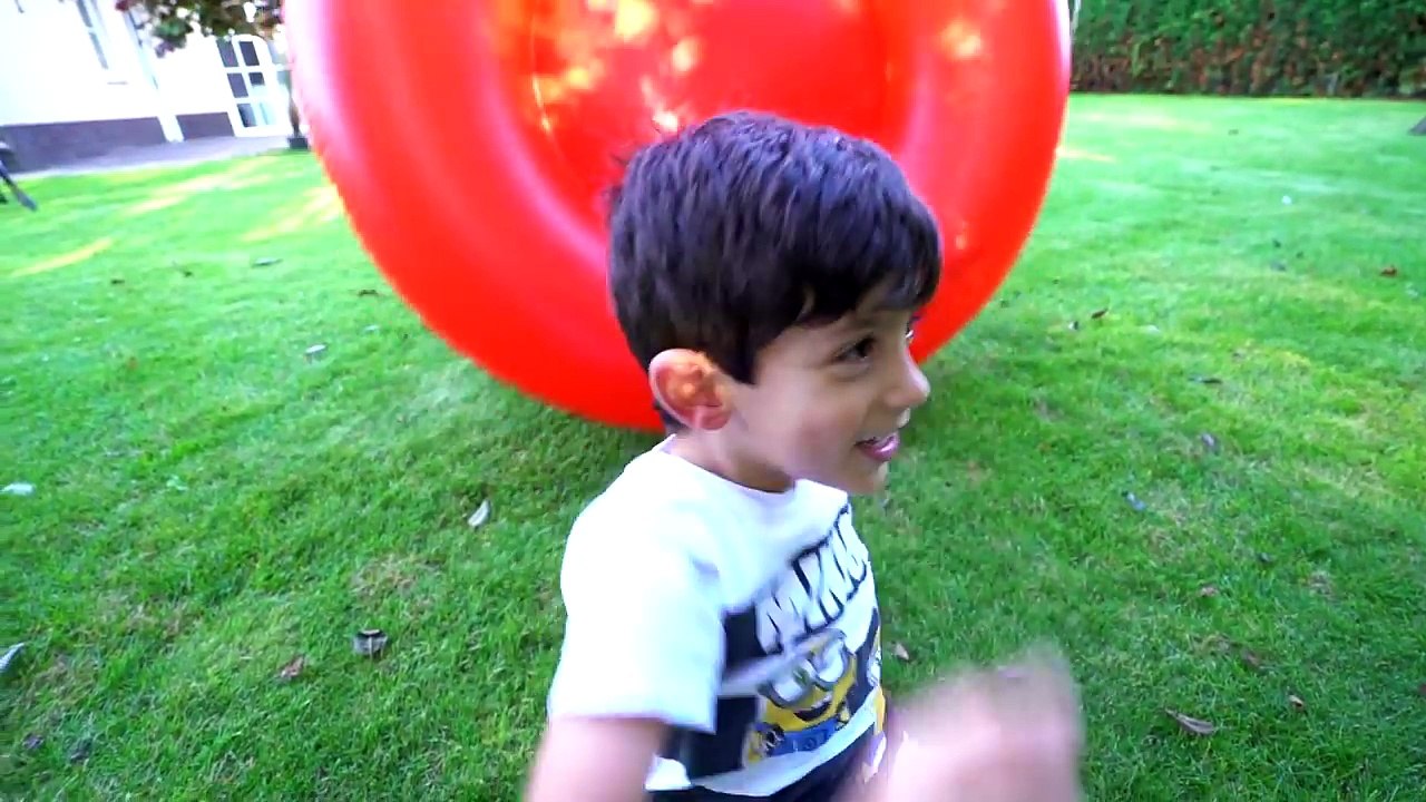 Funny Kid gets Stacking Ring Pool Toy, Learn Colors with Baby Songs and Learn Sizes for Kids