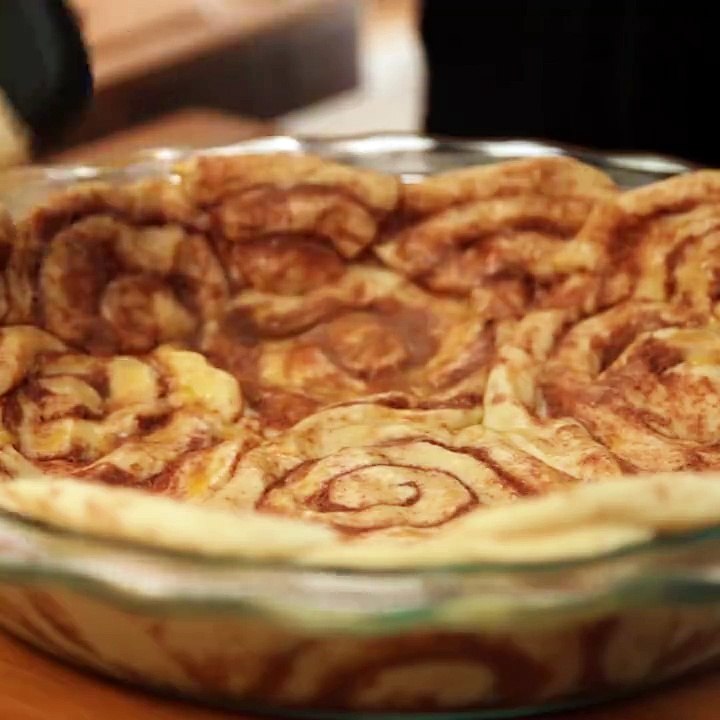 Apple Cinnamon Roll Pie