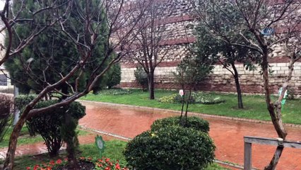 Kar yağışından sonra ana arterlerde trafik yoğunluğu