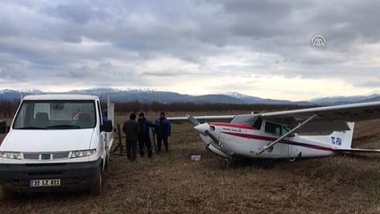 Arızalanan eğitim uçağı karayoluna indi - ISPARTA