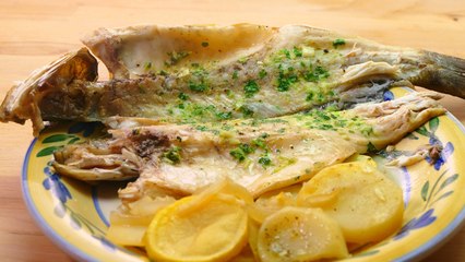 lubina al horno con patatas y cebolla... Y con un majado IMPERIAL