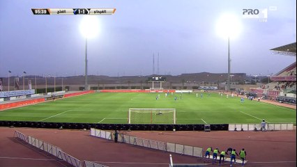 لقطة اليوم.. الحكم الإنجليزي مارك كلاتنبيرغ يوقف مباراة الفيحاء والفتح احتراماً للأذان صلاة المغرب