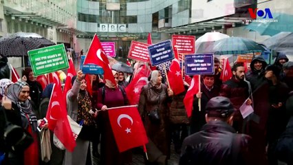 Londra’da Türk Göstericiler Afrin Operasyonuna Destek Verdi