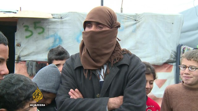 Refugee crisis: Syrian snowstorm survivors urge Lebanon 'to open the border'