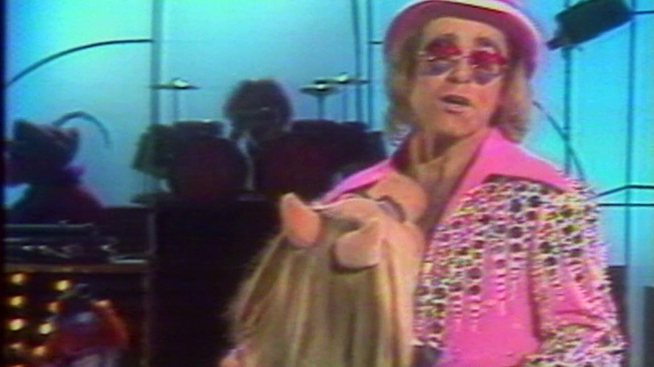 Elton John announces final tour