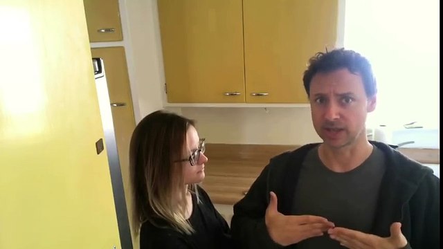 Cours de self defense au ralenti.. il se prend des claques !