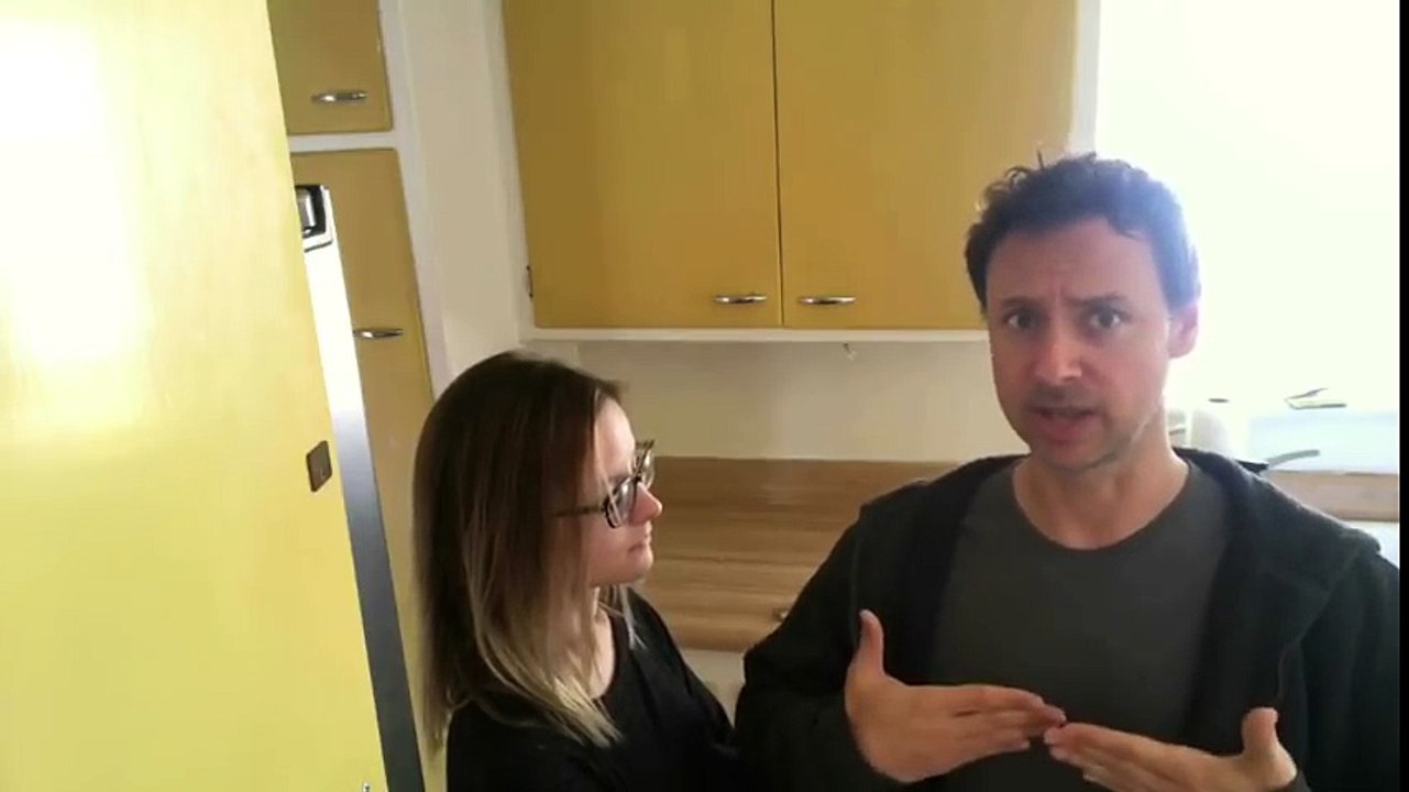 Cours de self defense au ralenti.. il se prend des claques !